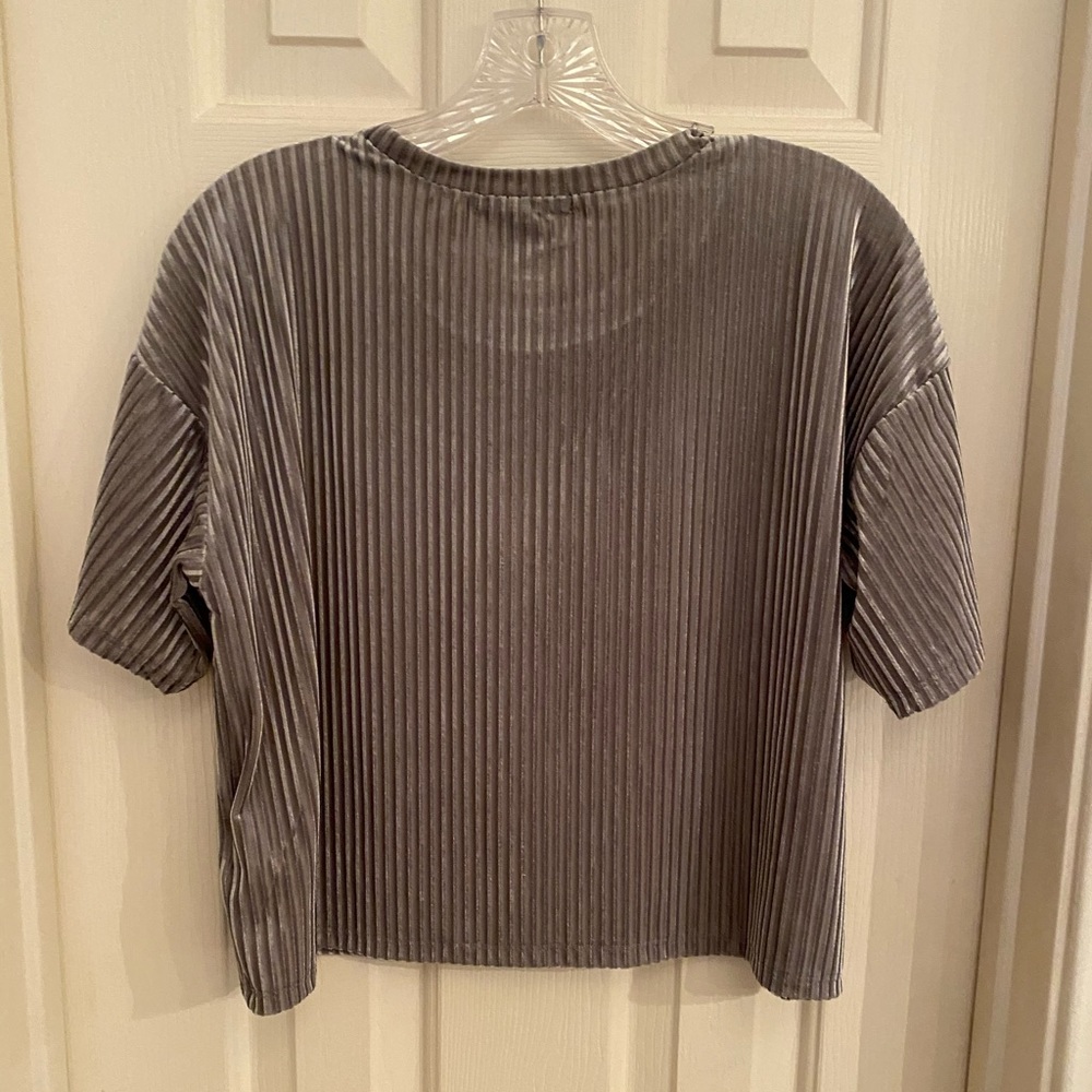 Forever 21 Grey short top NWT M - Picture 3 of 5